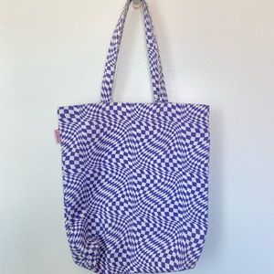 Lisa Says Gah Trippy checker tote bag in purple sample